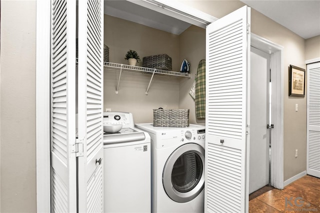 laundry room featuring washer and clothes dryer