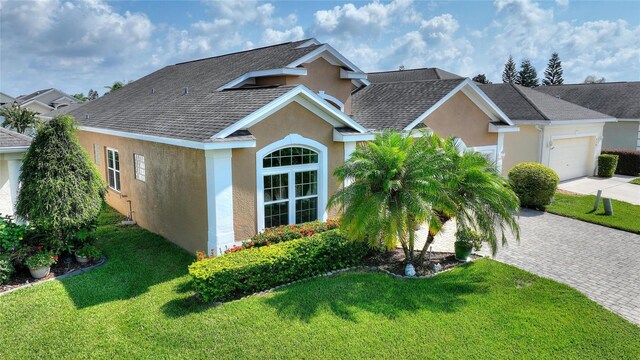 view of front of house featuring a front lawn and a garage