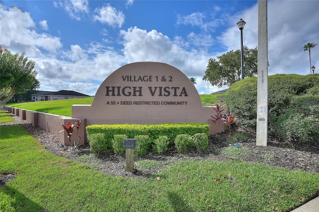 community sign featuring a lawn