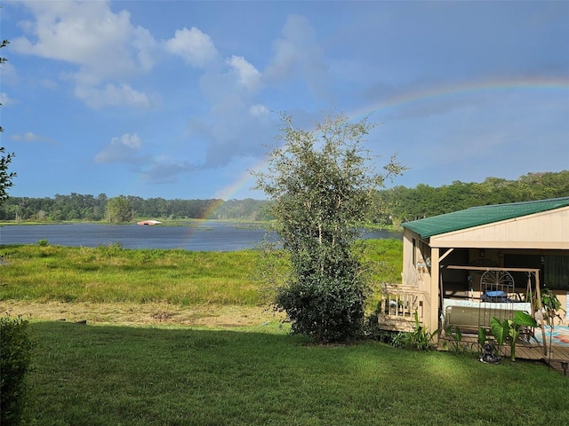 view of yard featuring a water view