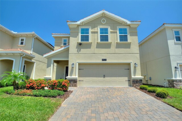 view of front facade featuring a garage