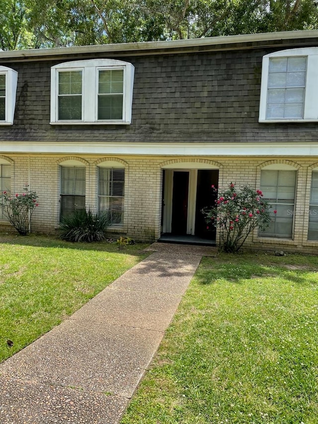 view of property featuring a front yard