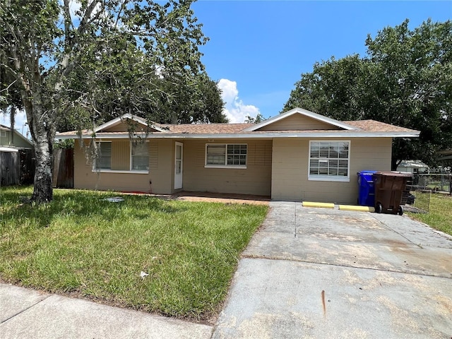 single story home with a front yard