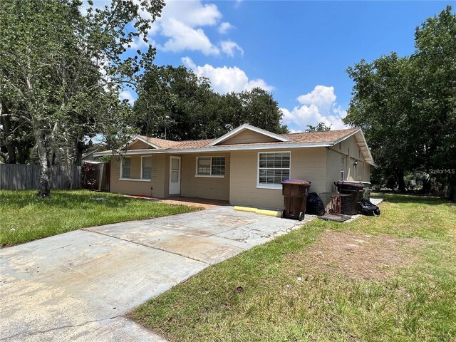 ranch-style house with a front yard