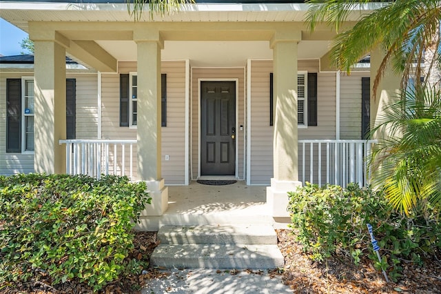 property entrance featuring a porch