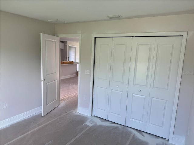 unfurnished bedroom featuring a closet