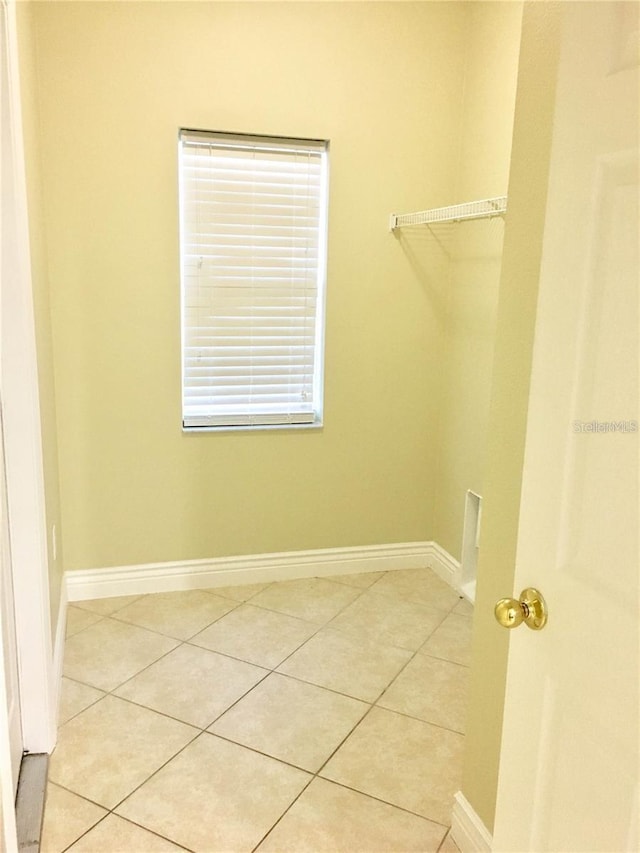 laundry area featuring light tile patterned floors