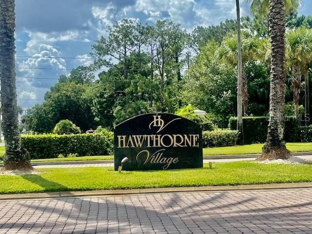 community / neighborhood sign with a lawn