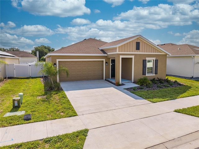 view of front facade featuring a garage and a front yard