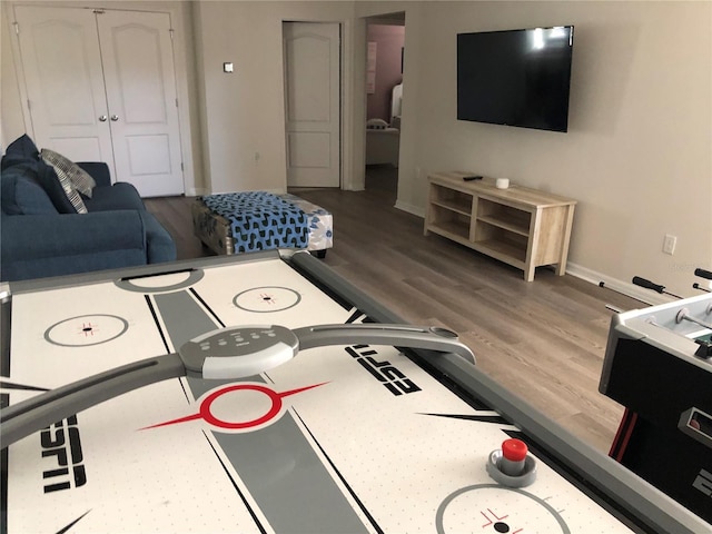 5265 Oakbourne Ave, Davenport, FL 33837 - playroom with wood finished floors and baseboards