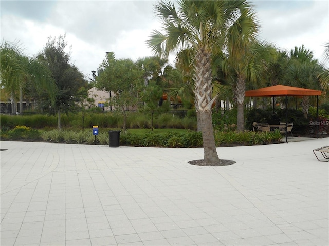 5265 Oakbourne Ave, Davenport, FL 33837 - surrounding community with a patio area