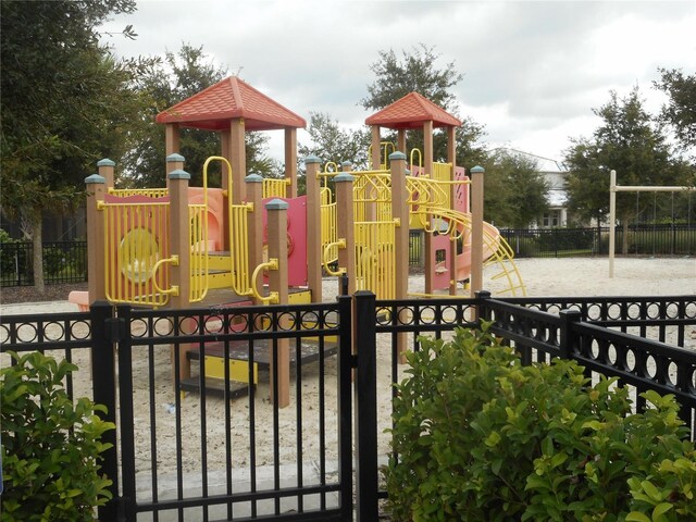 5265 Oakbourne Ave, Davenport, FL 33837 - community play area with fence
