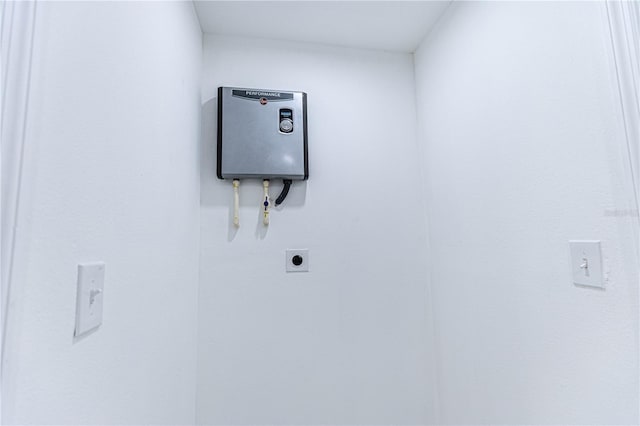 1411 Overdale St, Orlando, FL 32825 - details featuring water heater