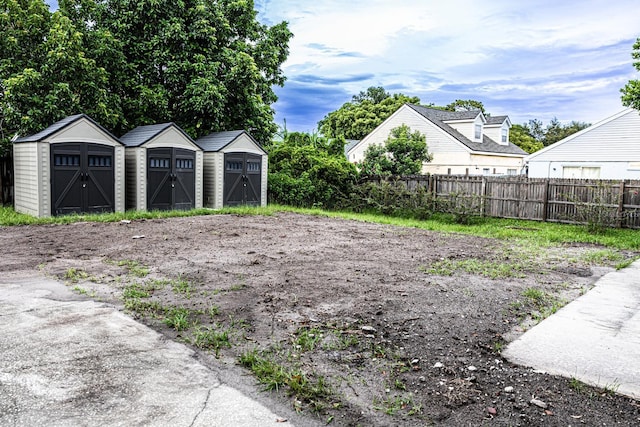 view of yard with a shed