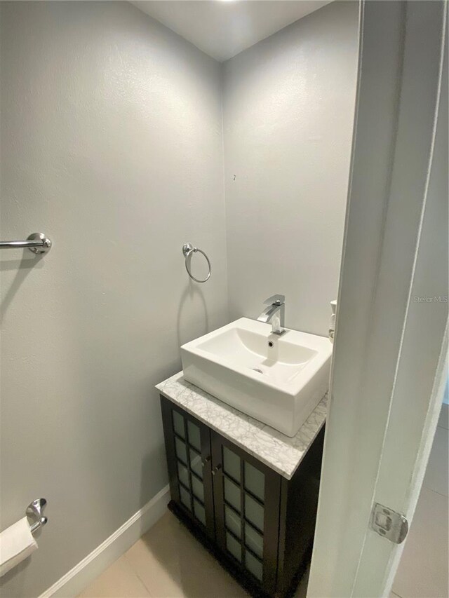 5341 Indian Creek Dr Unit B, Orlando, FL 32811 - bathroom with tile patterned flooring, baseboards, and vanity