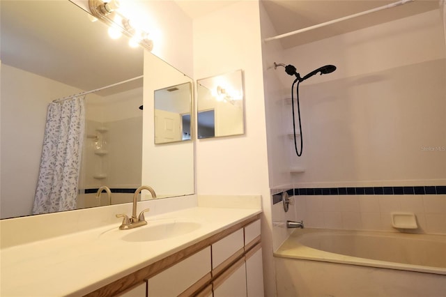 bathroom featuring a bathtub and vanity