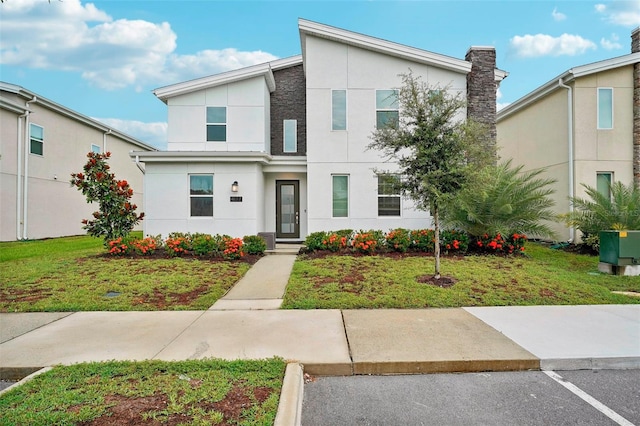 view of front facade featuring a front yard