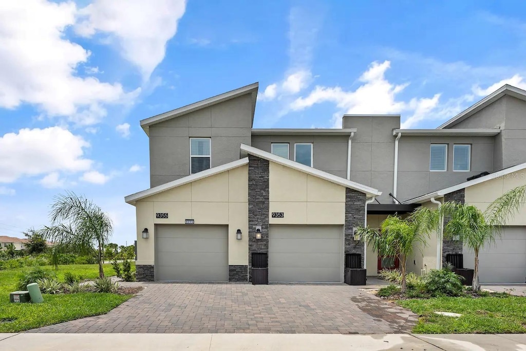 9355 Sommerset Hills Dr Unit 9355, Davenport, FL 33896 - photo 1