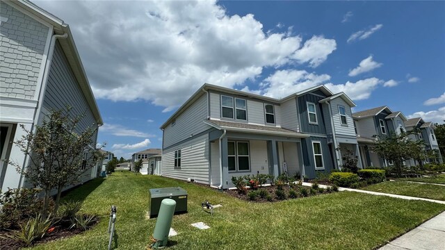 view of front of house featuring a front lawn