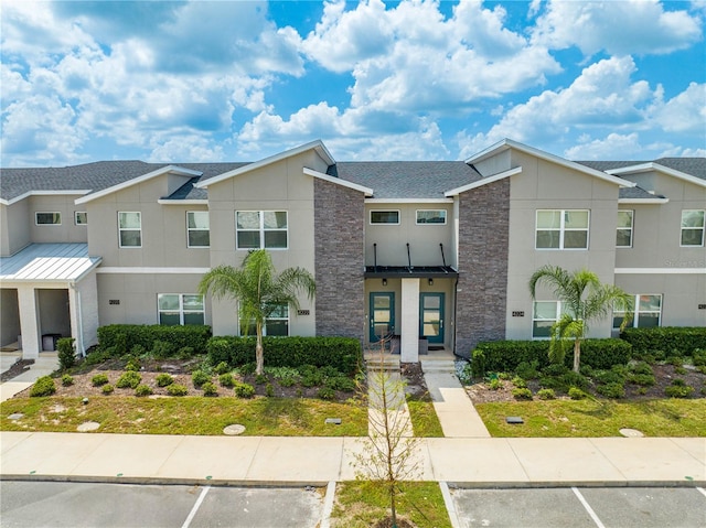 view of front of house featuring a front yard