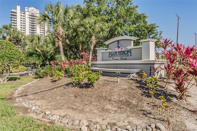 view of community / neighborhood sign