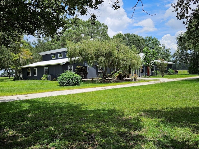 view of home's community featuring a yard