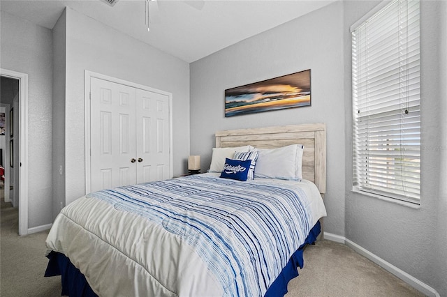 bedroom featuring carpet floors, ceiling fan, and a closet