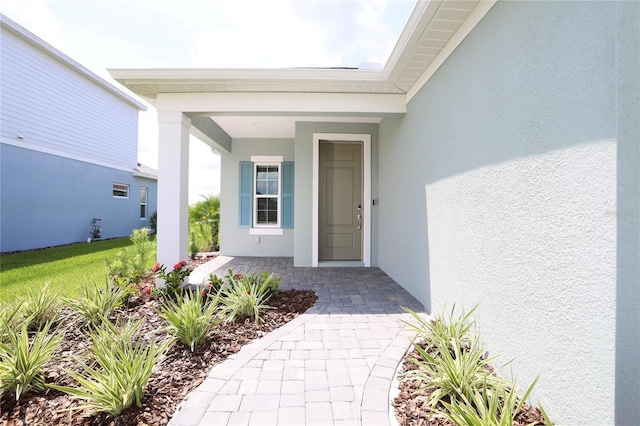 property entrance featuring a yard