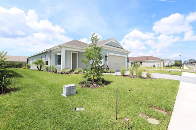 single story home featuring a front lawn