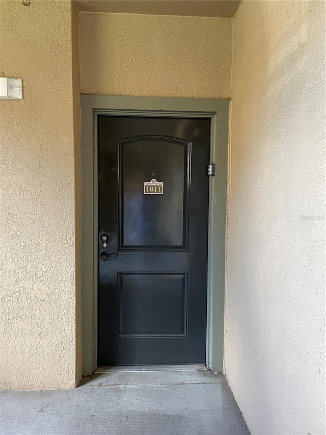 view of exterior entry with stucco siding