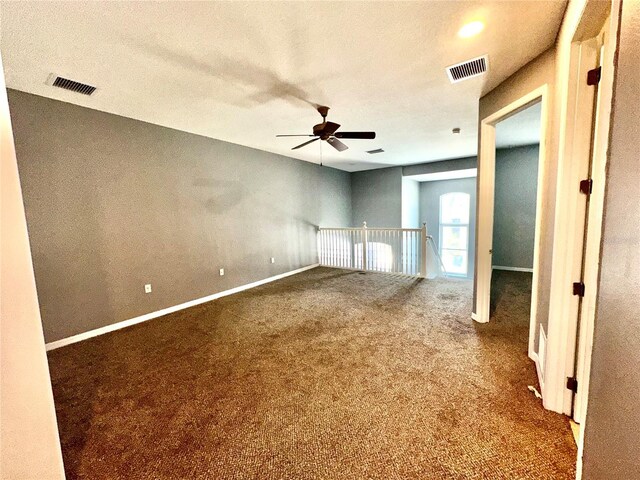 unfurnished room featuring ceiling fan and carpet flooring