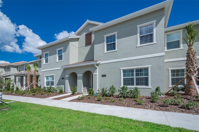 view of front of home with a front yard