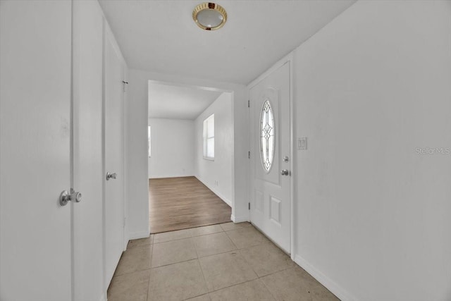 entrance foyer featuring light tile patterned floors and baseboards