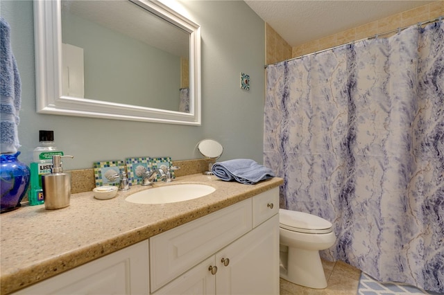 full bath with a textured ceiling, tile patterned flooring, toilet, vanity, and a shower with curtain