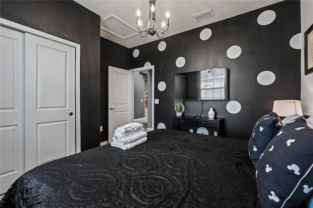 bedroom with a notable chandelier and a closet