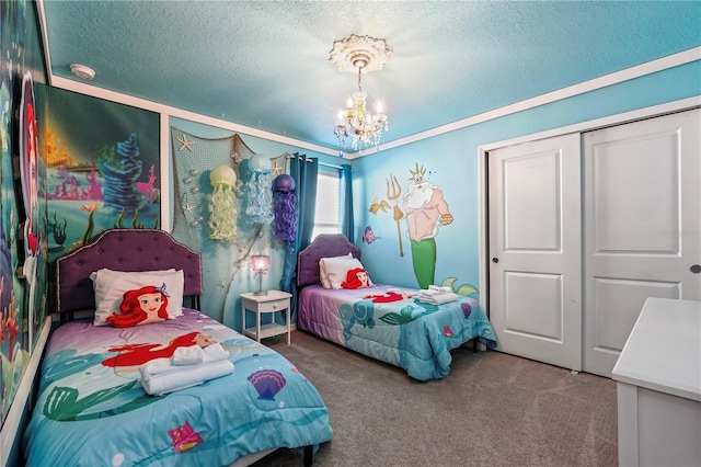 bedroom featuring a closet, a chandelier, a textured ceiling, and carpet floors