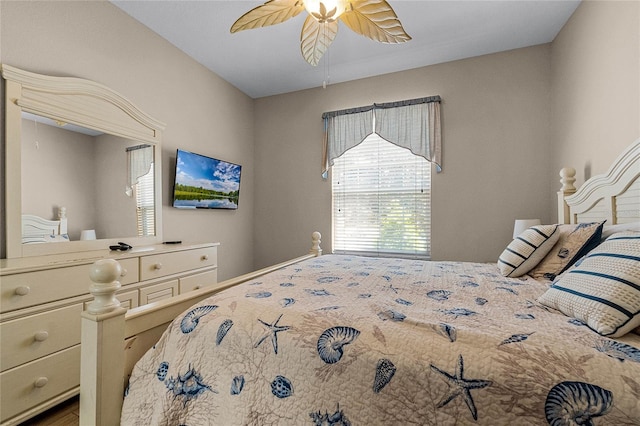 bedroom with ceiling fan