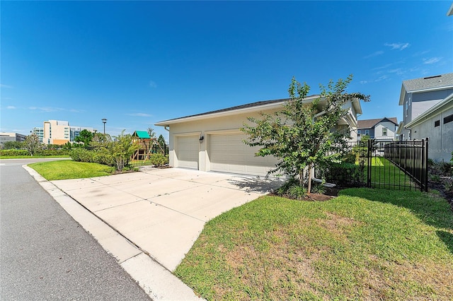 view of front of home with a front lawn