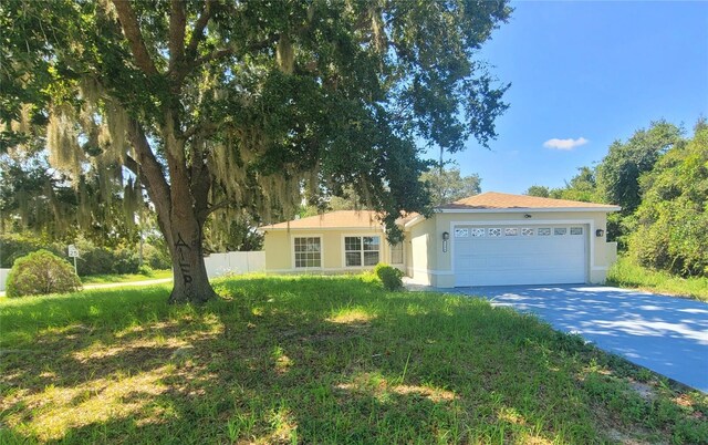 view of front of property featuring a front yard and a garage