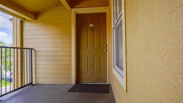 view of exterior entry with stucco siding