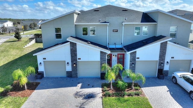 view of front of home featuring a garage and a front yard