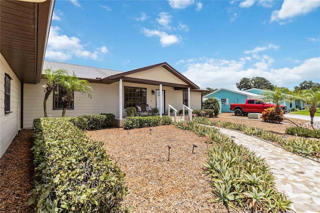 single story home with covered porch