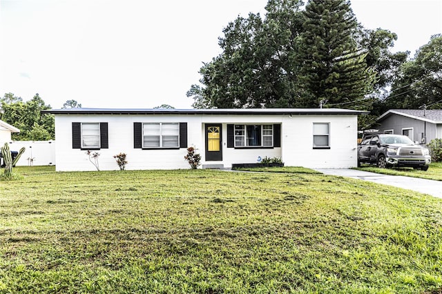 ranch-style house with a front yard