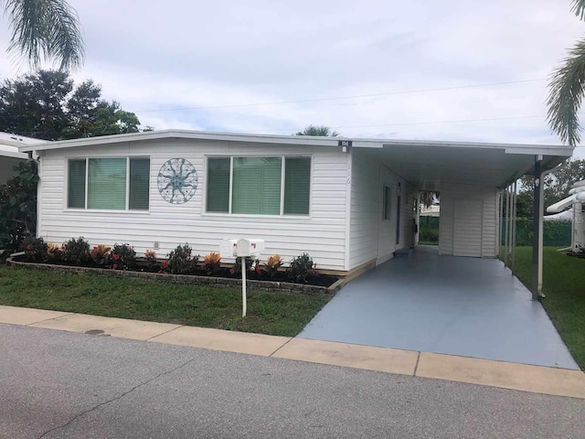 manufactured / mobile home with a carport