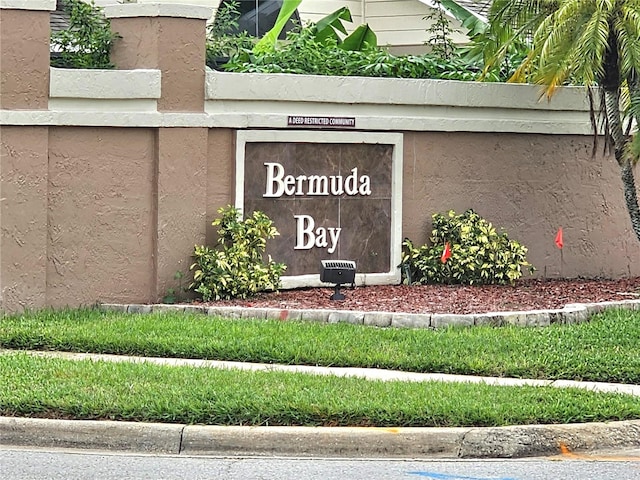 view of community / neighborhood sign