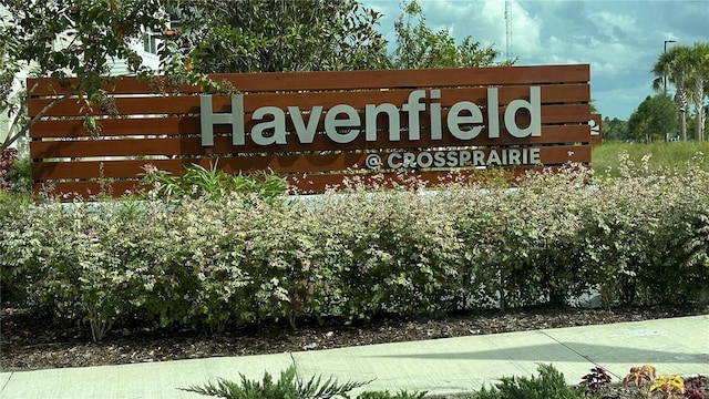 view of community / neighborhood sign