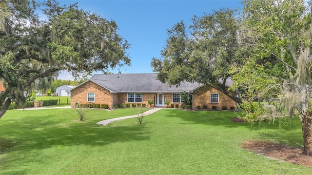 single story home with a front yard