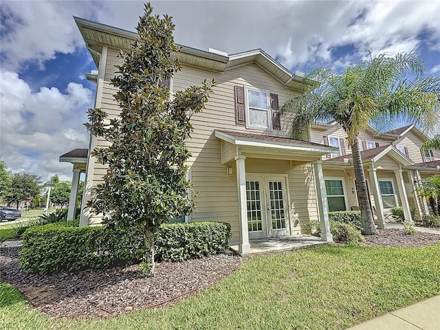 view of front of home with a front lawn