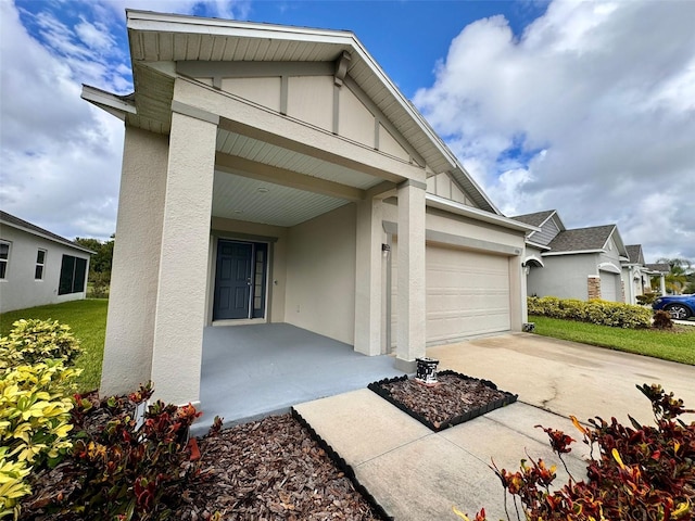 view of front facade featuring a garage and a front lawn