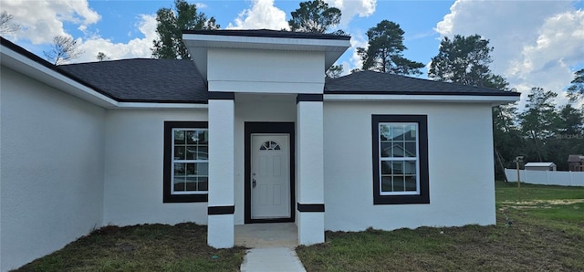 view of front of house featuring a front yard